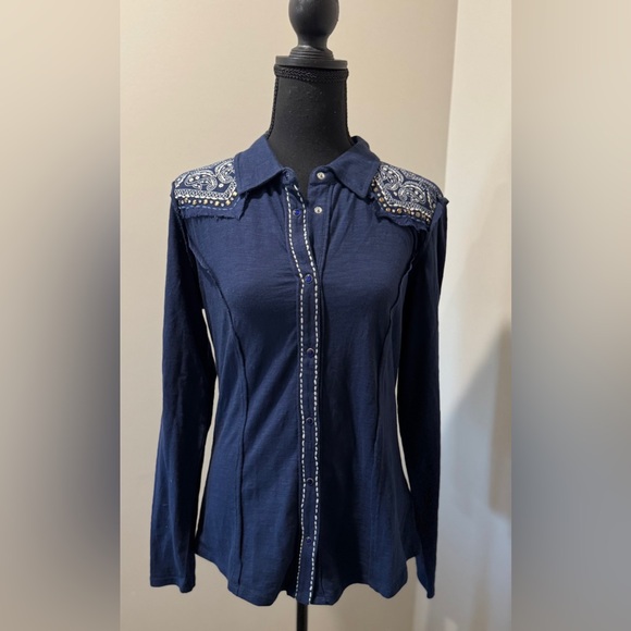Idyllwind Tops - Idyllwind Navy Embellished Top size small Cowgirl core rodeo style edgy western